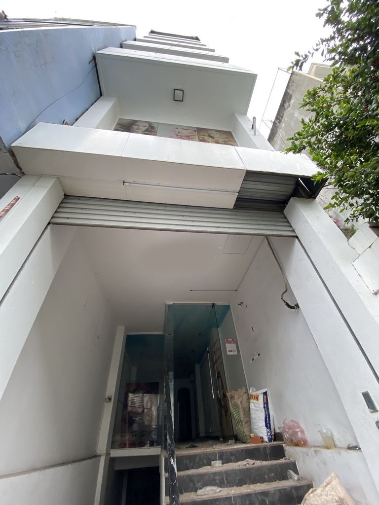 Cho thuê mặt bằng trệt (hoặc trệt + lửng) hoặc sân thượng nhà mặt tiền đường Lương Hữu Khánh, phường Phạm Ngũ Lão, Quận 1